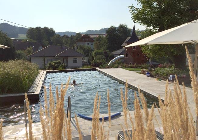 Pic-Spielgarten-Pool-Familienurlaub-Reiturlaub-Pichler
