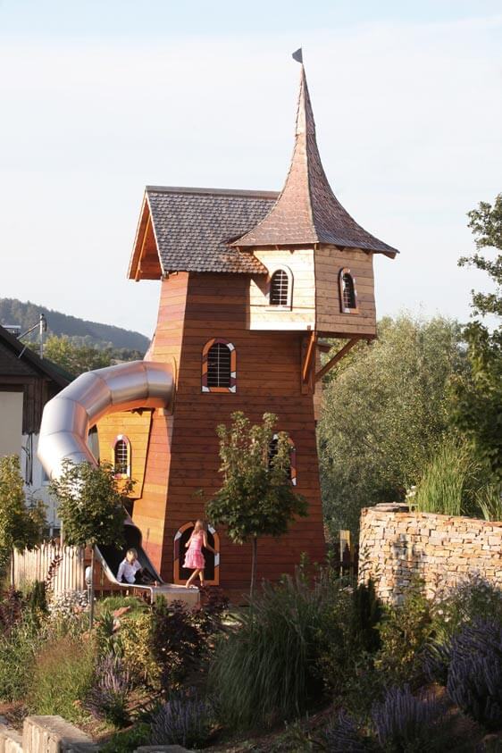 Spielgarten-Pool-Familienurlaub-Reiturlaub-Pichler